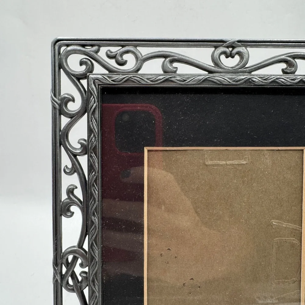 Picture Frame Unisex 3.5 x 5 Silver Pewter Tone Ornate Scroll Heart Metal